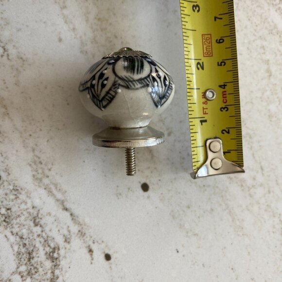 Many sets of 6 new ceramic knobs/pull black&white - Picture 6 of 7